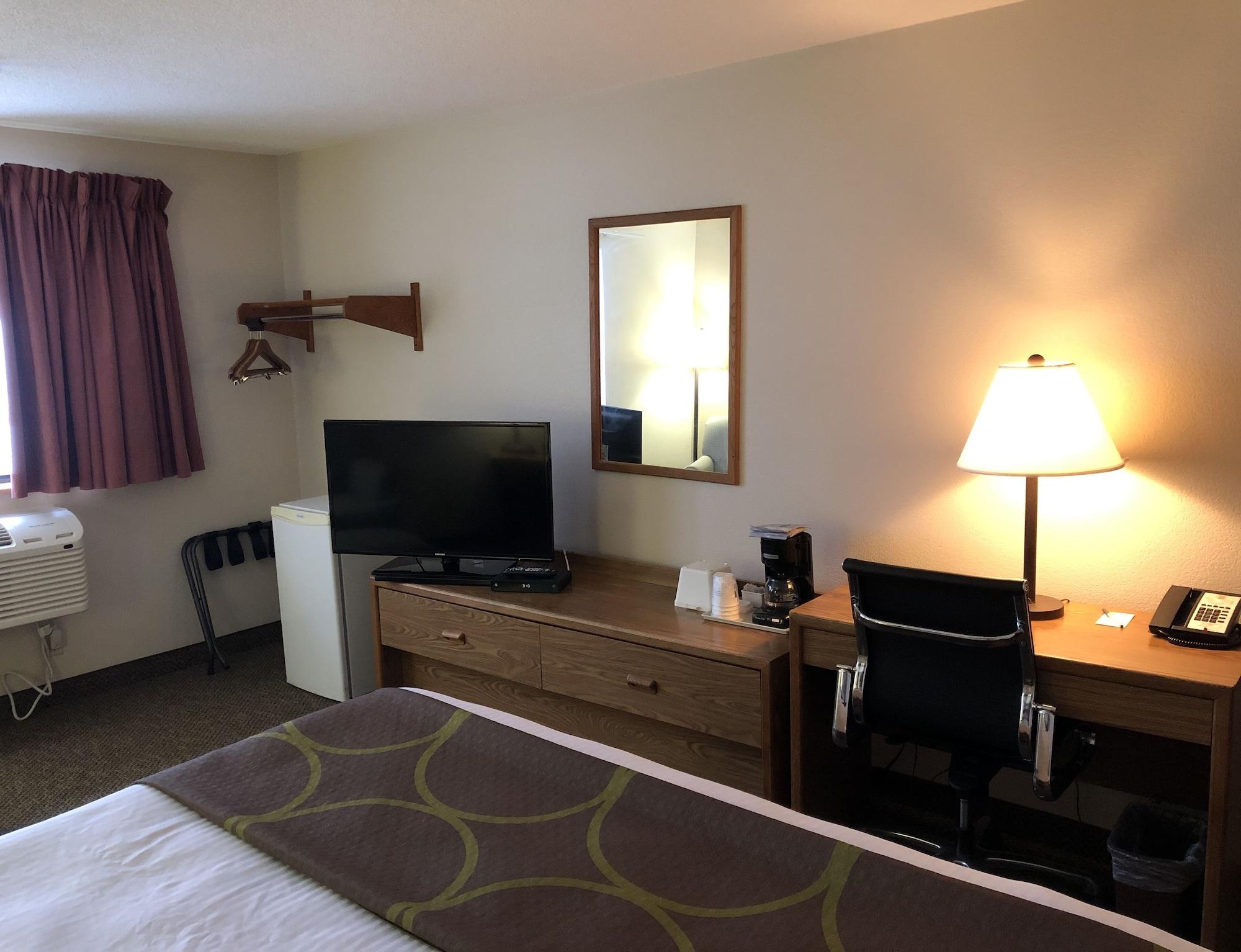 Hotel Super 8 By Wyndham Salmon Arm Exteriér fotografie