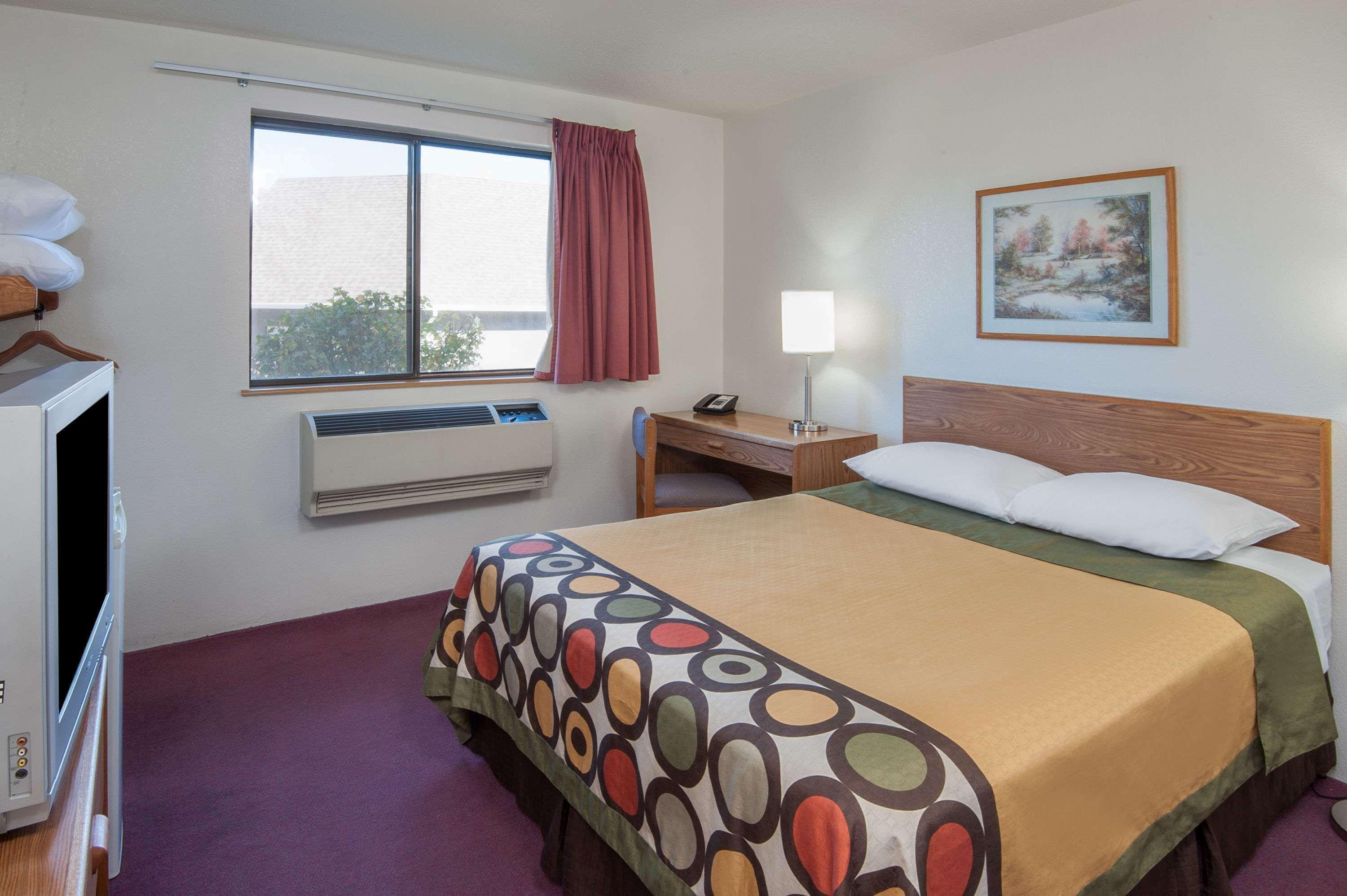 Hotel Super 8 By Wyndham Salmon Arm Exteriér fotografie