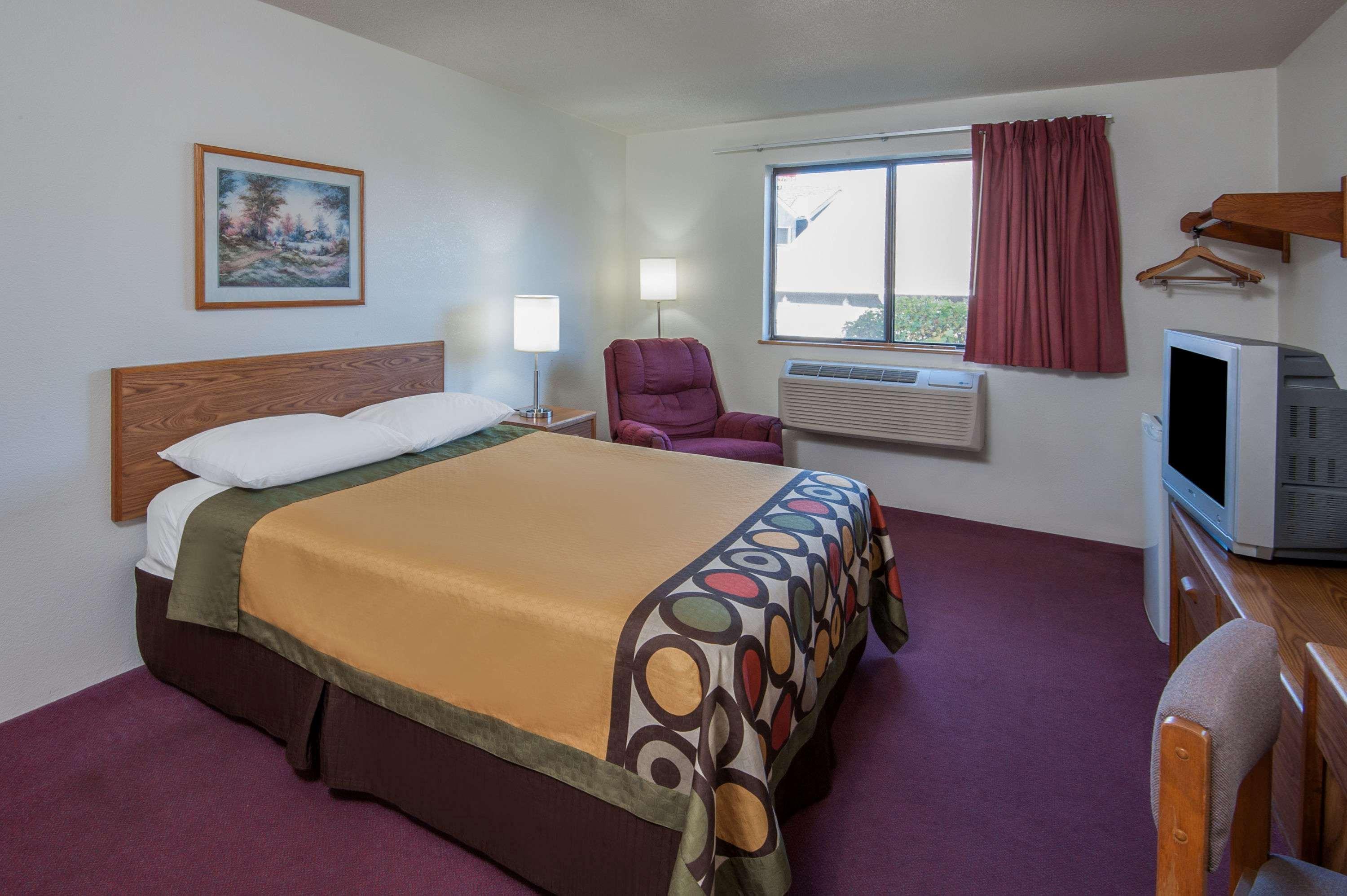 Hotel Super 8 By Wyndham Salmon Arm Exteriér fotografie
